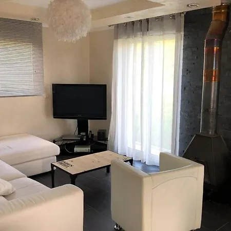 Havre De Paix Dans Le Jura Alsacien Avec Piscine Privée Externe De Mai à Septembre Hébergement de vacances